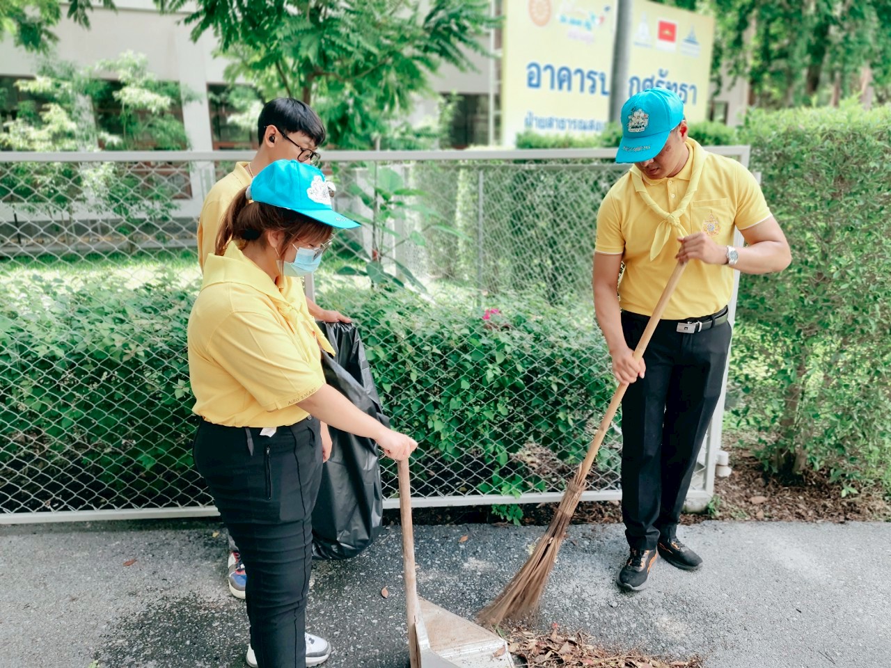 title - ส.ป.ก.ปทุมธานี เข้าร่วมกิจกรรมจิตอาสาพัฒนาเนื่องในโอกาสวันสำคัญของชาติไทยประจำปี 2568 